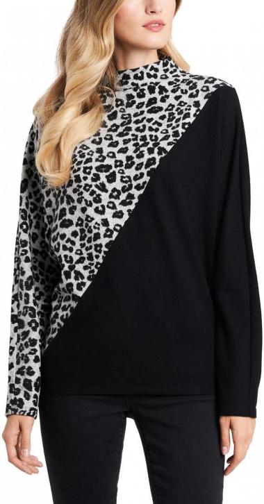 Vince Camuto Women's Leopard Jacquard Cozy Dolman Sleeve Top