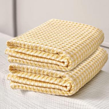 Amélie Home Set of 2 Premium 100% Cotton European-Style Waffle Knit Bath Towels Soft Lint Free Lightweight Breathable Quick Dry Absorbent Towel Set Suitable for Decoration, Yellow, 32 x 62 Inch