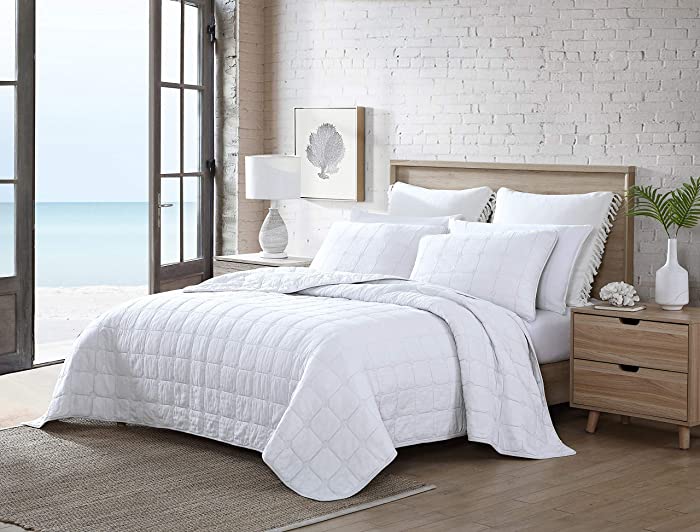 Tommy Bahama | Hexagon Collection | Quilt Set-100% Cotton, Reversible, Lightweight Bedding with Matching Shams, Pre-Washed for Added Comfort, King, White