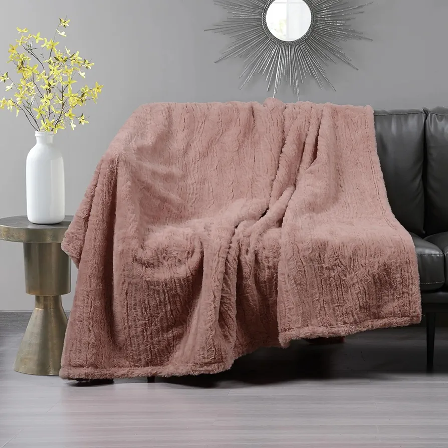 Soft Luxurious Throw Blanket Warm Thick Fall Throw Blanket Elegant Cozy Faux Fur Throw Blanket for Couch, Sofa, Bed, Chair, Living Room (Pink 60”x80”)