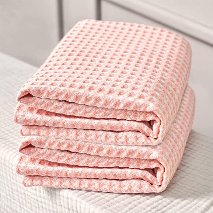 Amélie Home Set of 2 Premium 100% Cotton European-Style Waffle Knit Bath Towels Soft Lint Free Lightweight Breathable Quick Dry Absorbent Towel Set Suitable for Decoration, Pink, 32 x 62 Inch